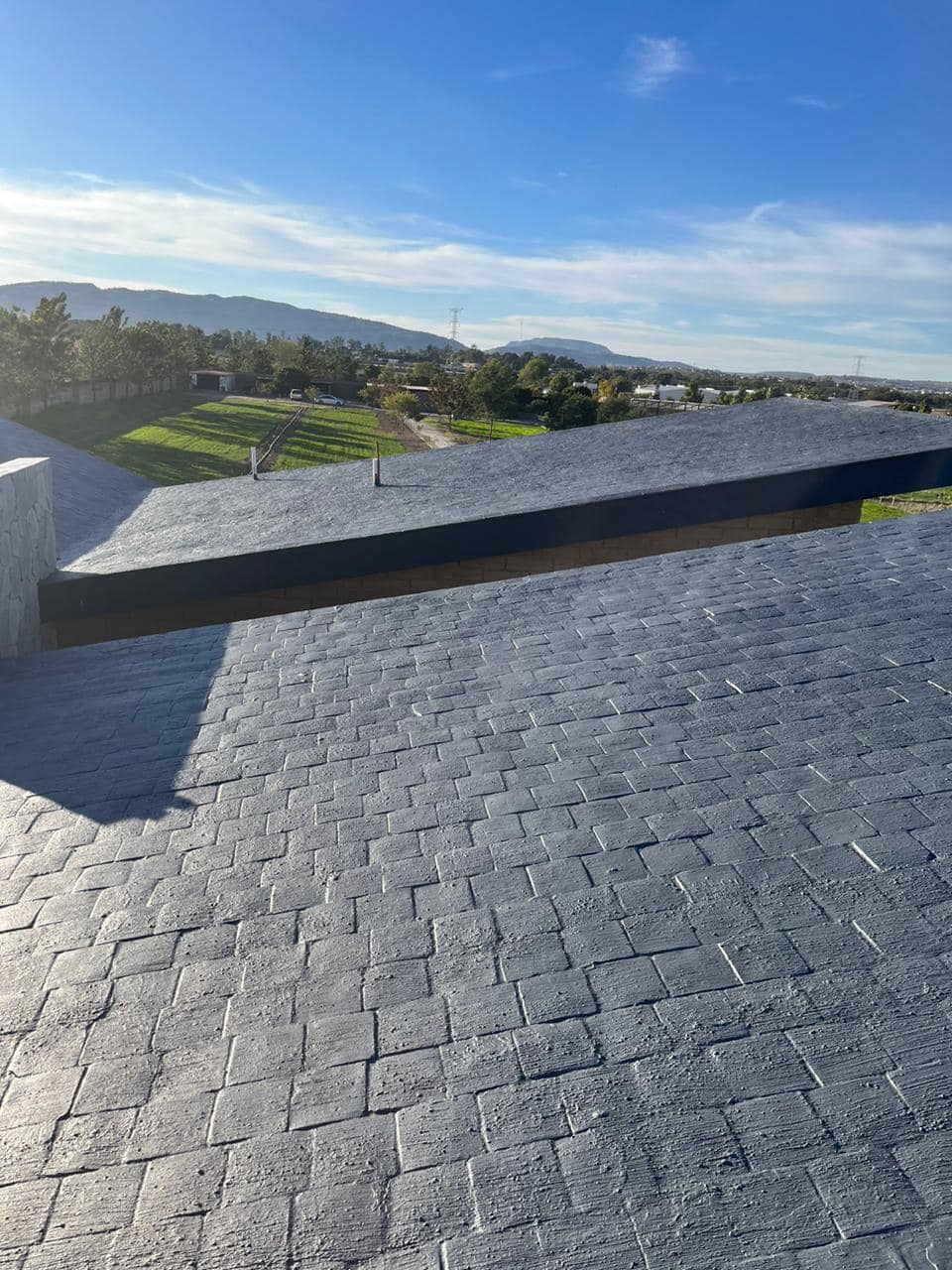 Detalle de textura del acabado impermeabilizante en techo de finca de Jalisco