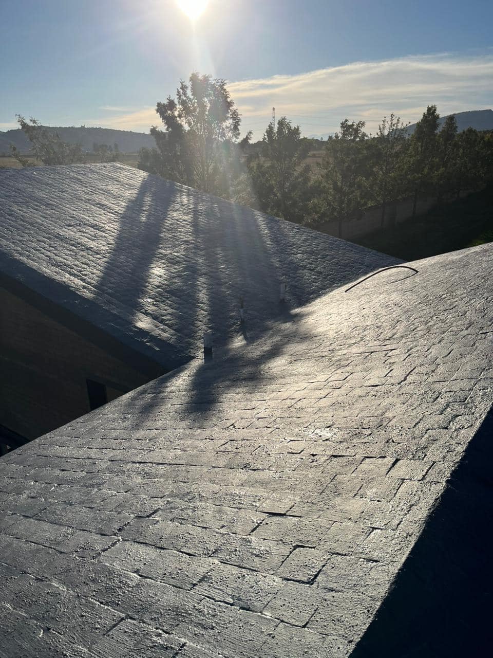 Techos impermeabilizados con IMPERMIN 7, vista de conjunto en finca de Jalisco