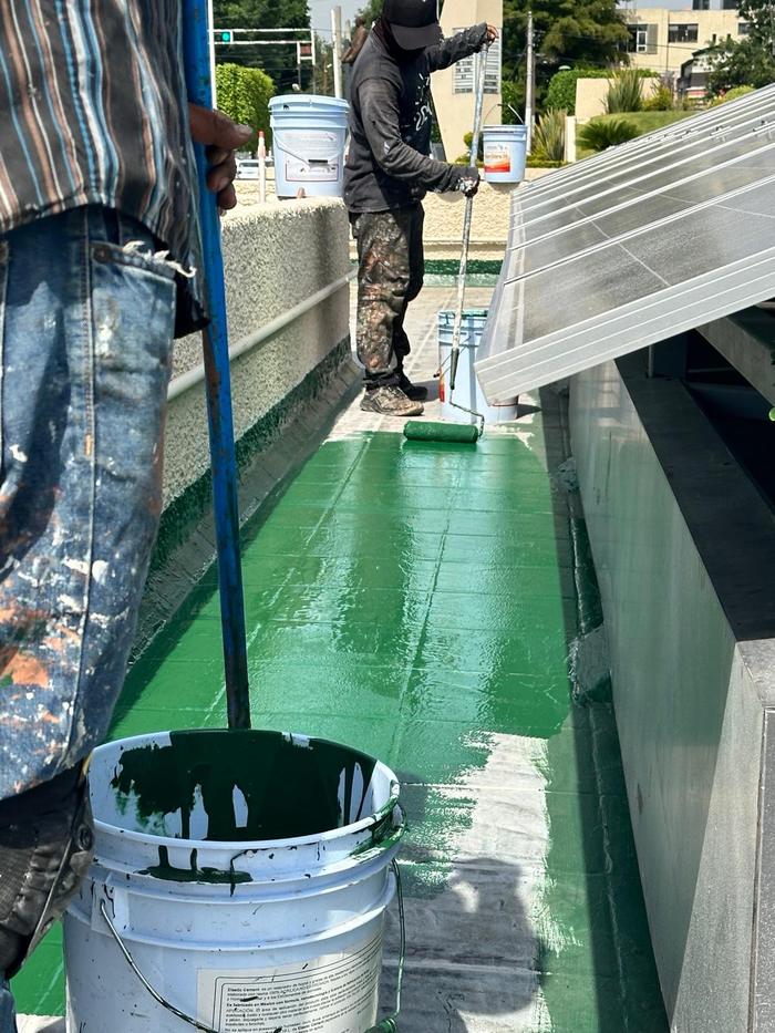 Aplicación de impermeabilizante en proceso, Rectoría de la Universidad de Guadalajara
